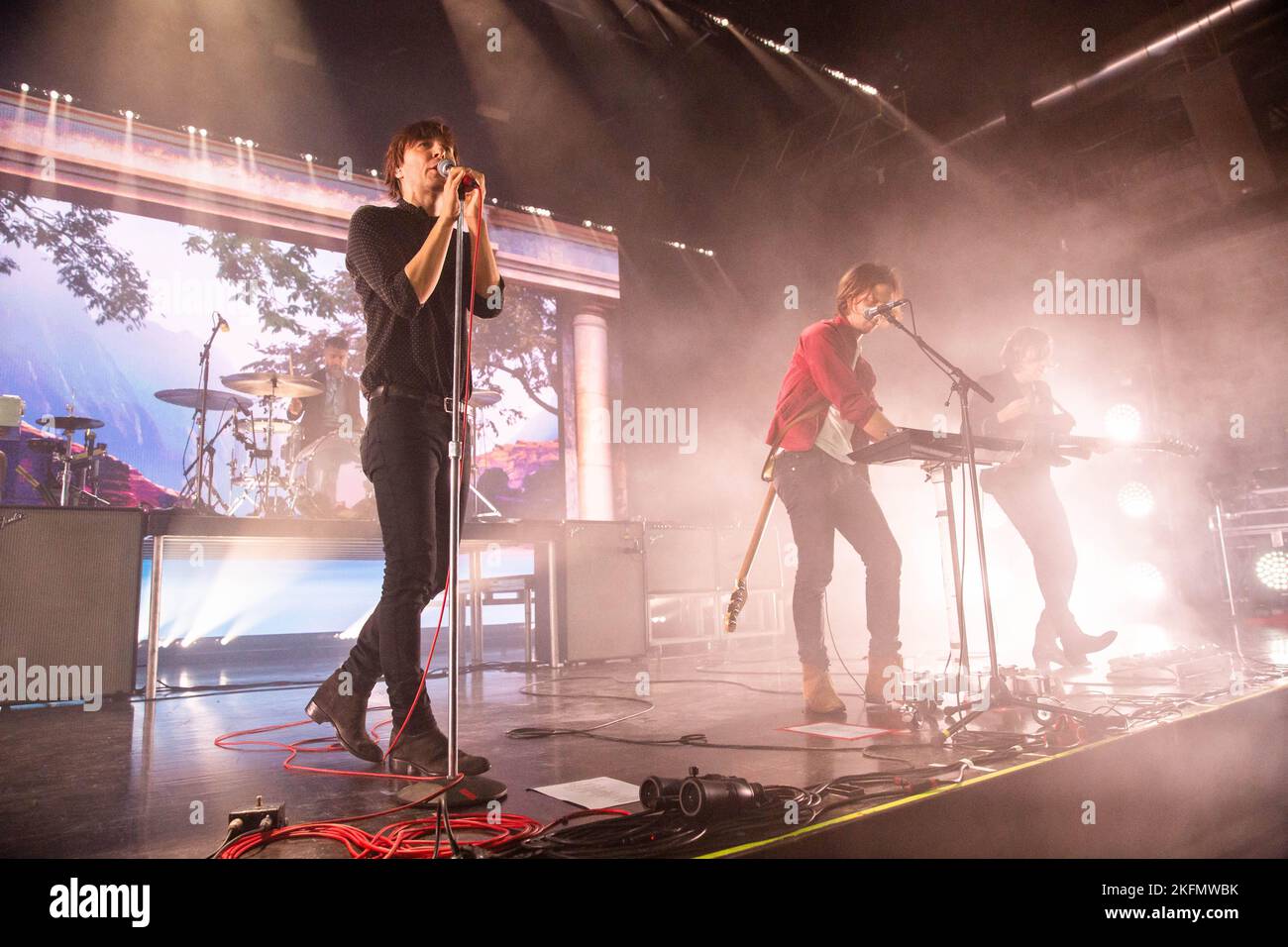 Milano Italia. 18 novembre 2022. La band francese PHOENIX si esibisce dal vivo sul palco ad Alcatraz durante il 'Alpha Zulu Tour'. Foto Stock