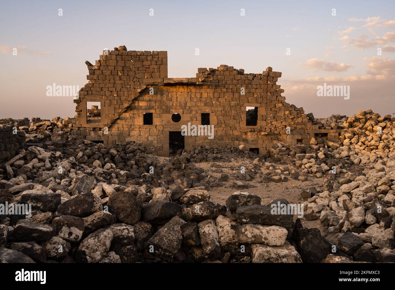 Umm El Jimal House II o terza Casa in Giordania, rovina di un edificio in pietra di basalto tardo antico Foto Stock