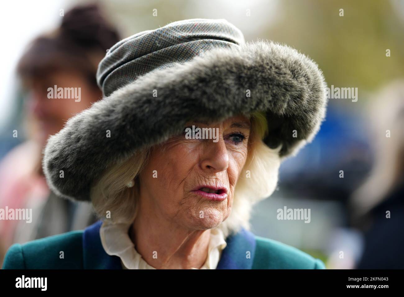 Il Queen Consort arriva il sabato del weekend di novembre all'ippodromo di Ascot. Data immagine: Sabato 19 novembre 2022. Foto Stock