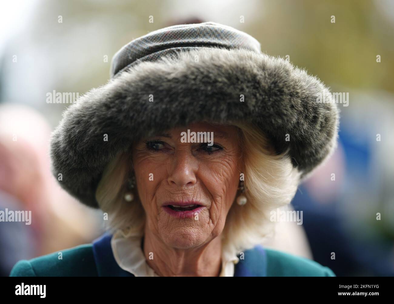 Il Queen Consort arriva il sabato del weekend di novembre all'ippodromo di Ascot. Data immagine: Sabato 19 novembre 2022. Foto Stock