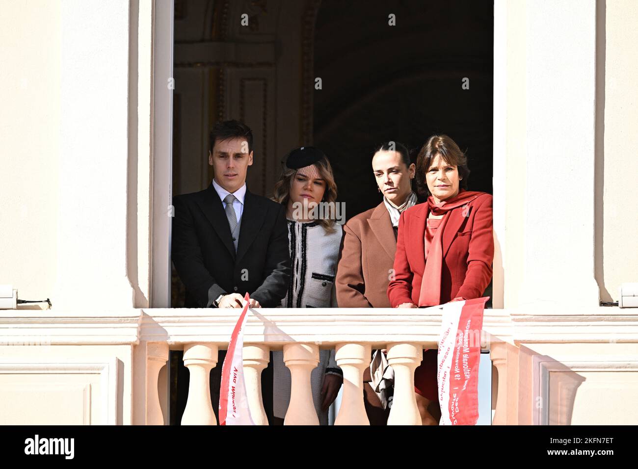 NESSUN TABLOID - la principessa Stephanie di Monaco con i suoi figli Louis Ducruet, Pauline Ducruet e Camille Gottlieb appaiono sul balcone del Palazzo durante le celebrazioni della Giornata Nazionale di Monaco il 19 novembre 2022 a Monte-Carlo, Monaco. Foto di David Niviere/ABACAPRESS.COM Foto Stock