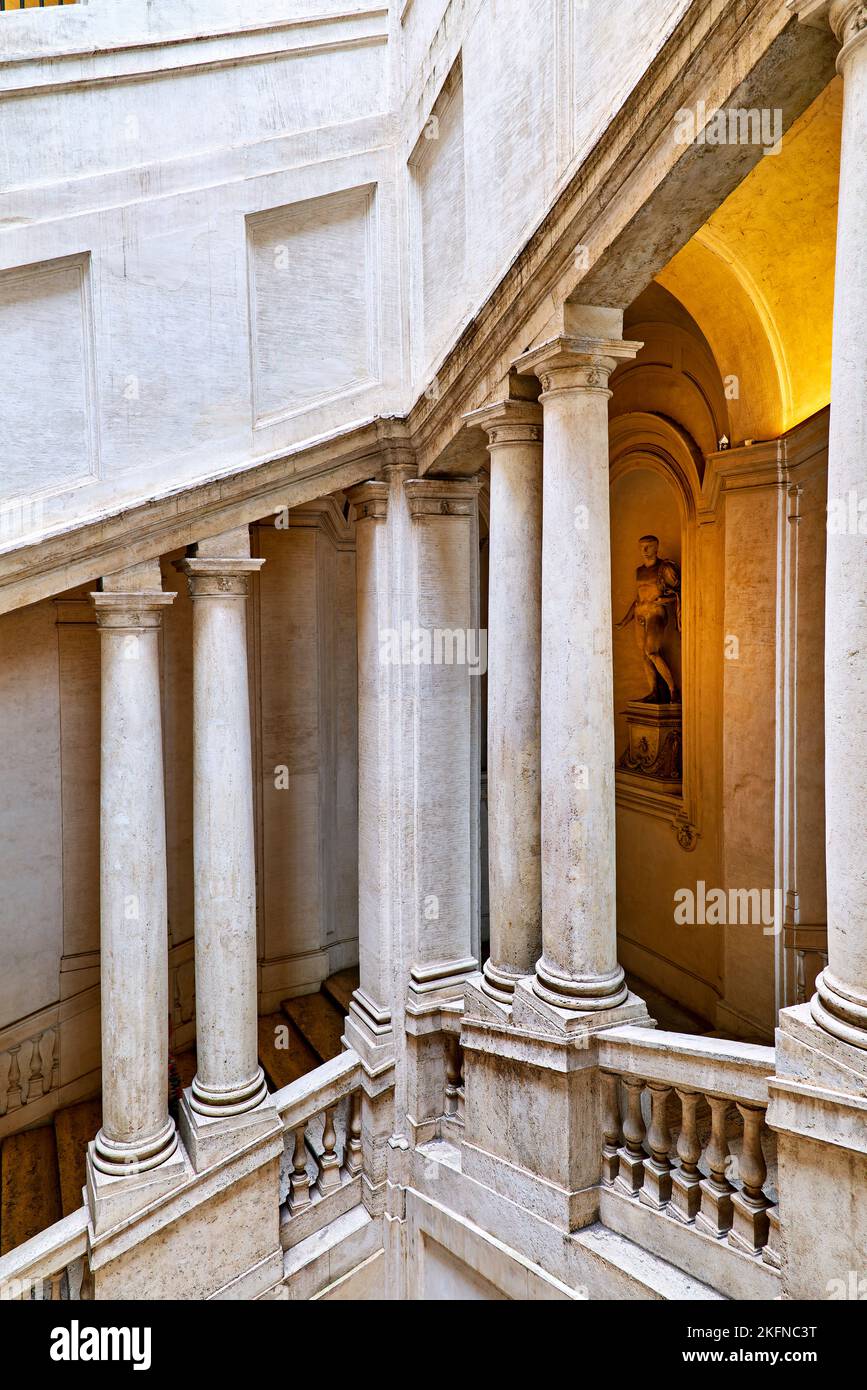 Roma Lazio Italia. La Galleria Nazionale d'Arte Antica, museo d'arte di Palazzo Barberini. Scala quadrata di Bernini Foto Stock