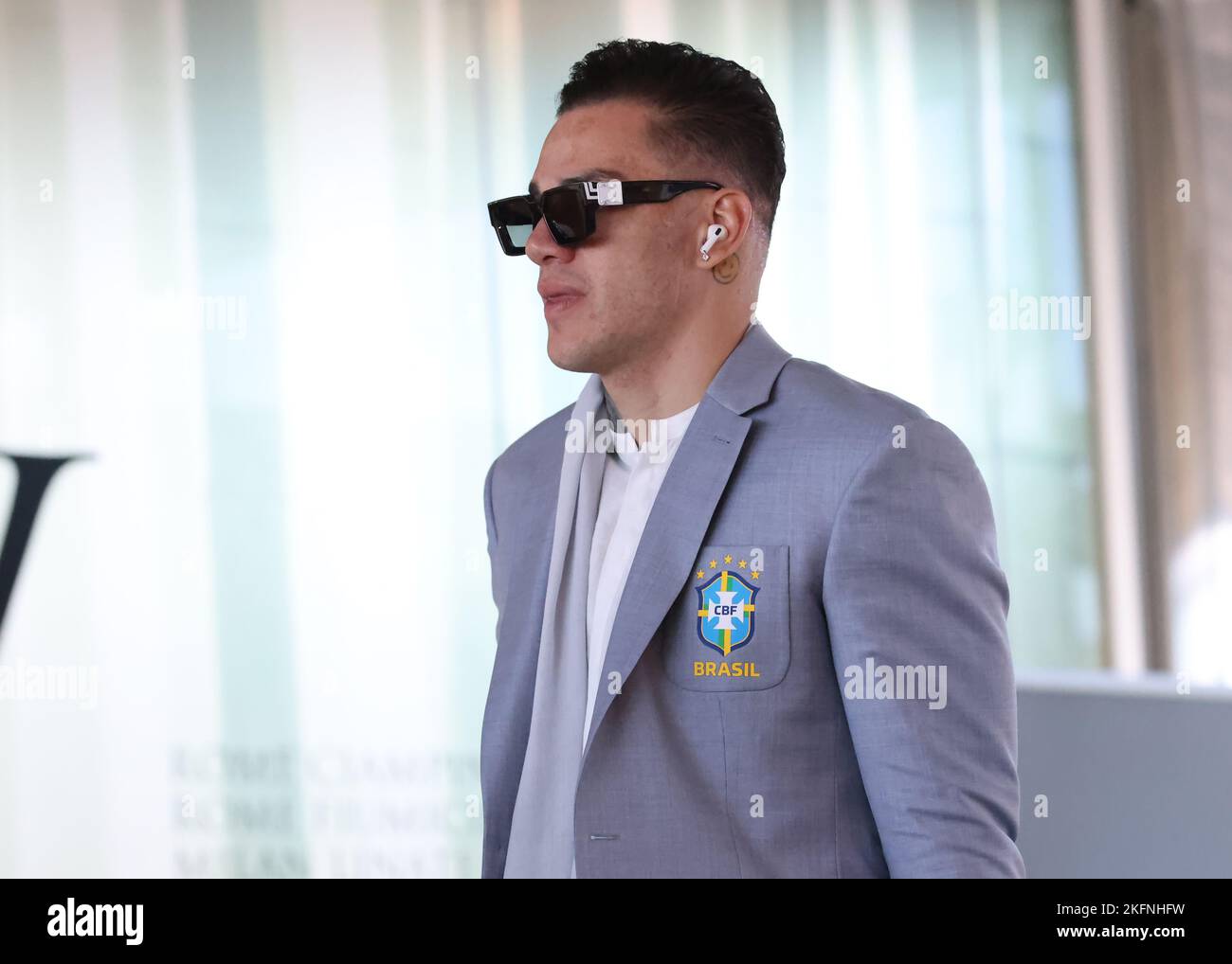 Torino, 19th novembre 2022. Ederson entra in aeroporto per la partenza del team alla Coppa del mondo Qatar presso caselle Airportl di Torino. Data foto: 19th novembre 2022. Il credito per le immagini dovrebbe essere: Jonathan Moskrop/Sportimage Credit: Sportimage/Alamy Live News Foto Stock