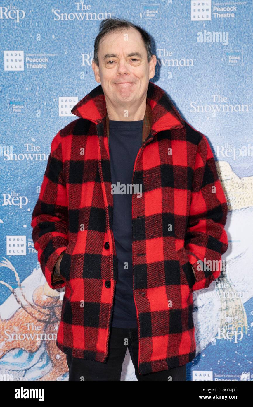 Kevin Eldon arriva allo spettacolo di gala del 25th° anniversario di Snowman al Peacock Theatre di Londra. Data immagine: Sabato 19 novembre 2022. Foto Stock