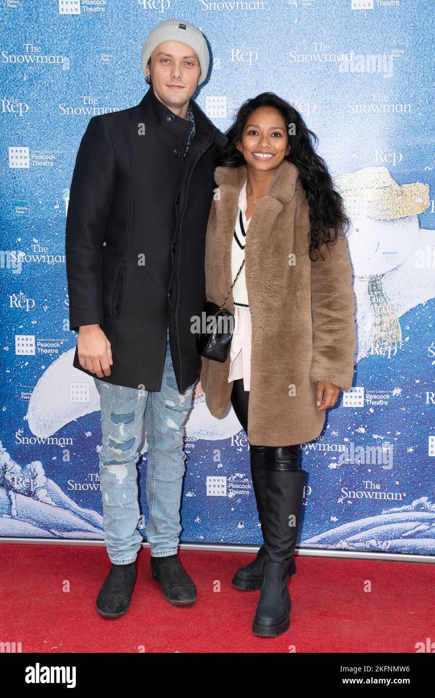 Tyger Drew-Honey arriva allo spettacolo di gala del 25th° anniversario di Snowman al Peacock Theatre di Londra. Data immagine: Sabato 19 novembre 2022. Foto Stock