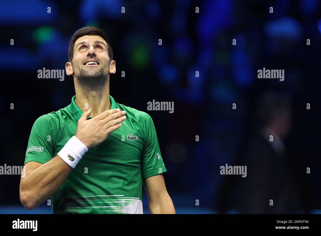 Novak Djokovic di Serbia festeggia dopo aver vinto la partita semifinale tra Novak Djokovic di Serbia e Taylor Fritz di USA il giorno sette delle finali del Nitto ATP World Tour al pala Alpitour il 19 novembre 2022 a Torino Foto Stock