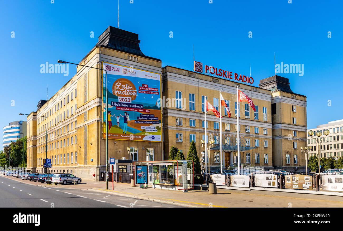 Varsavia, Polonia - 26 giugno 2022: Sede storica della radio pubblica polacca presso il viale Niepodleglosci e l'incrocio di Malczewskiego str nel quartiere di Mokotow Foto Stock