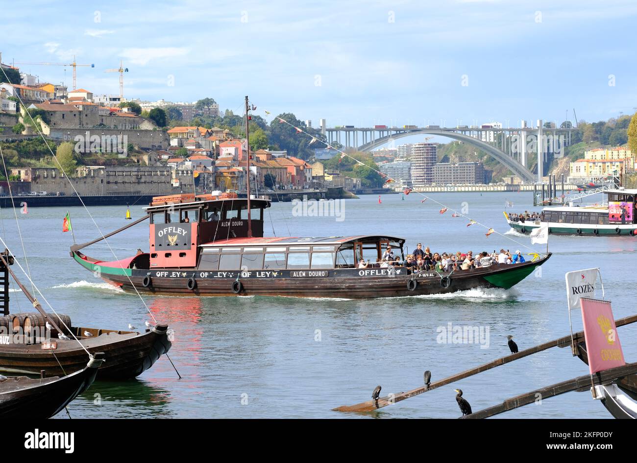 Porto Portugal - crociera turistica in barca sul fiume Douro Foto Stock