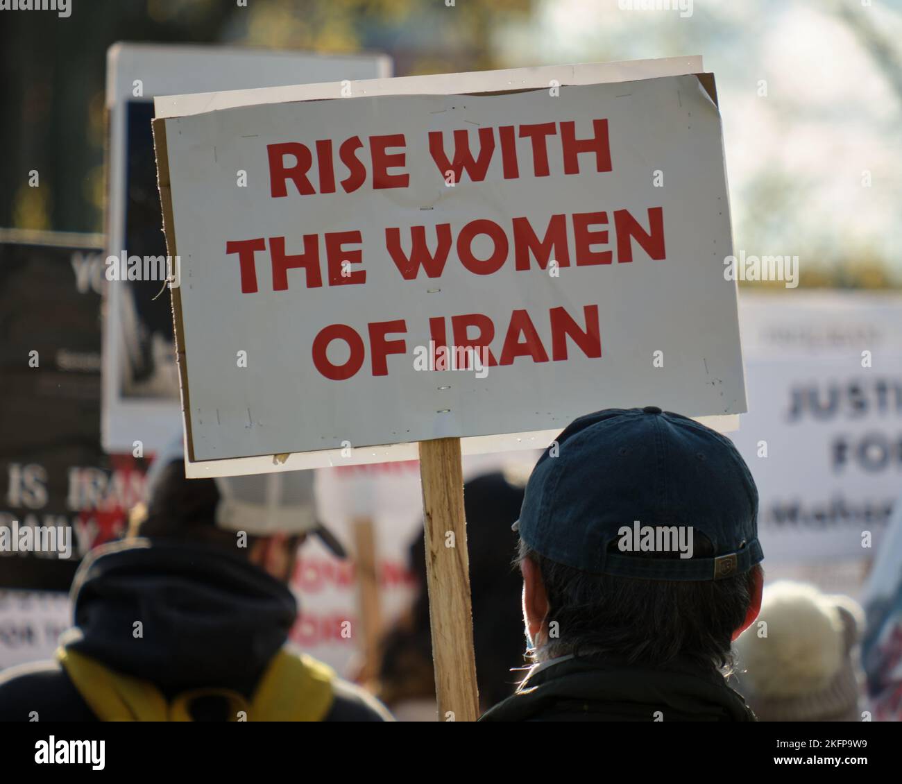 Firma al Rally per la libertà in Iran: Rise with the Woman of Iran. Halifax, Canada. Novembre 19,2022 Foto Stock