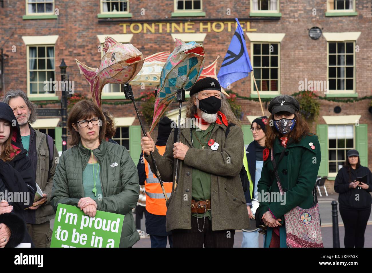 I gruppi ambientalisti di tutto lo Shropshire si sono Uniti al giorno d'azione della Global Justice Coalition "Call the Alarm" a Ironbridge. Foto Stock