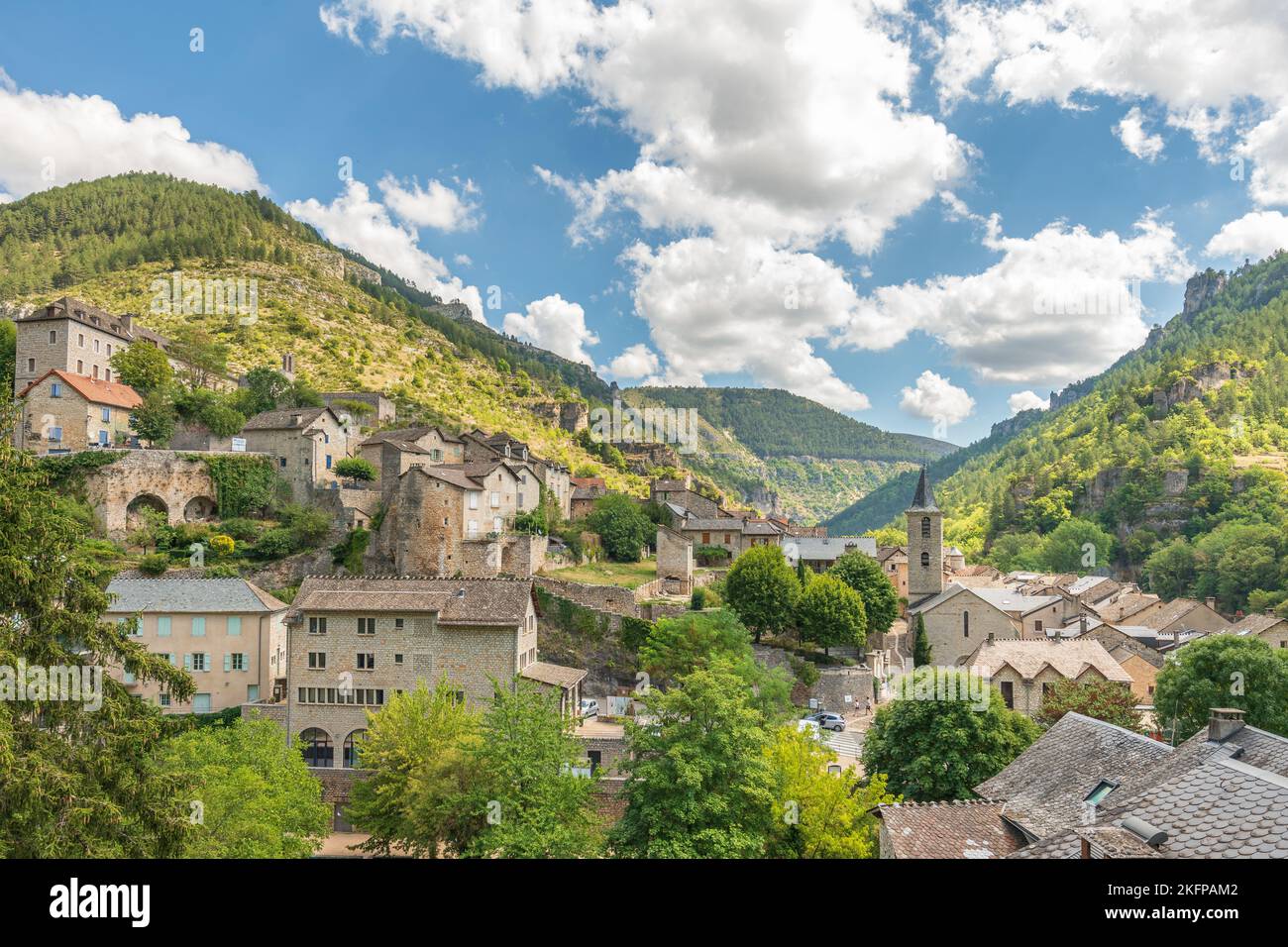 Villaggio di Sainte-Enimie classificato tra i più bei villaggi. Lozere, Francia. Foto Stock