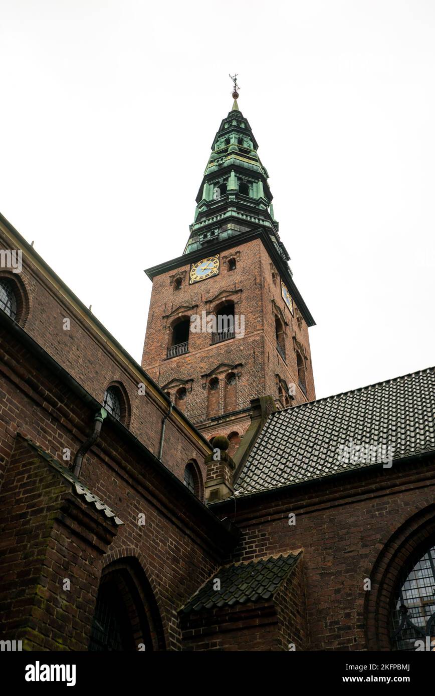 St Chiesa di Pietro, Copenaghen, Danimarca. (St. Petri Kirke) Una chiesa gotica scandinava nella capitale danese. Sankt Petri. Foto Stock