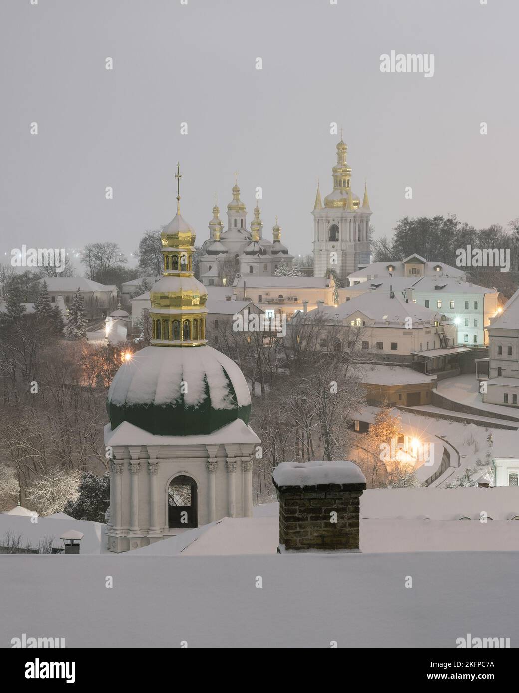 Kyiv Pechersk Lavra luogo religioso simbolo della capitale dell'Ucraina in inverno Foto Stock