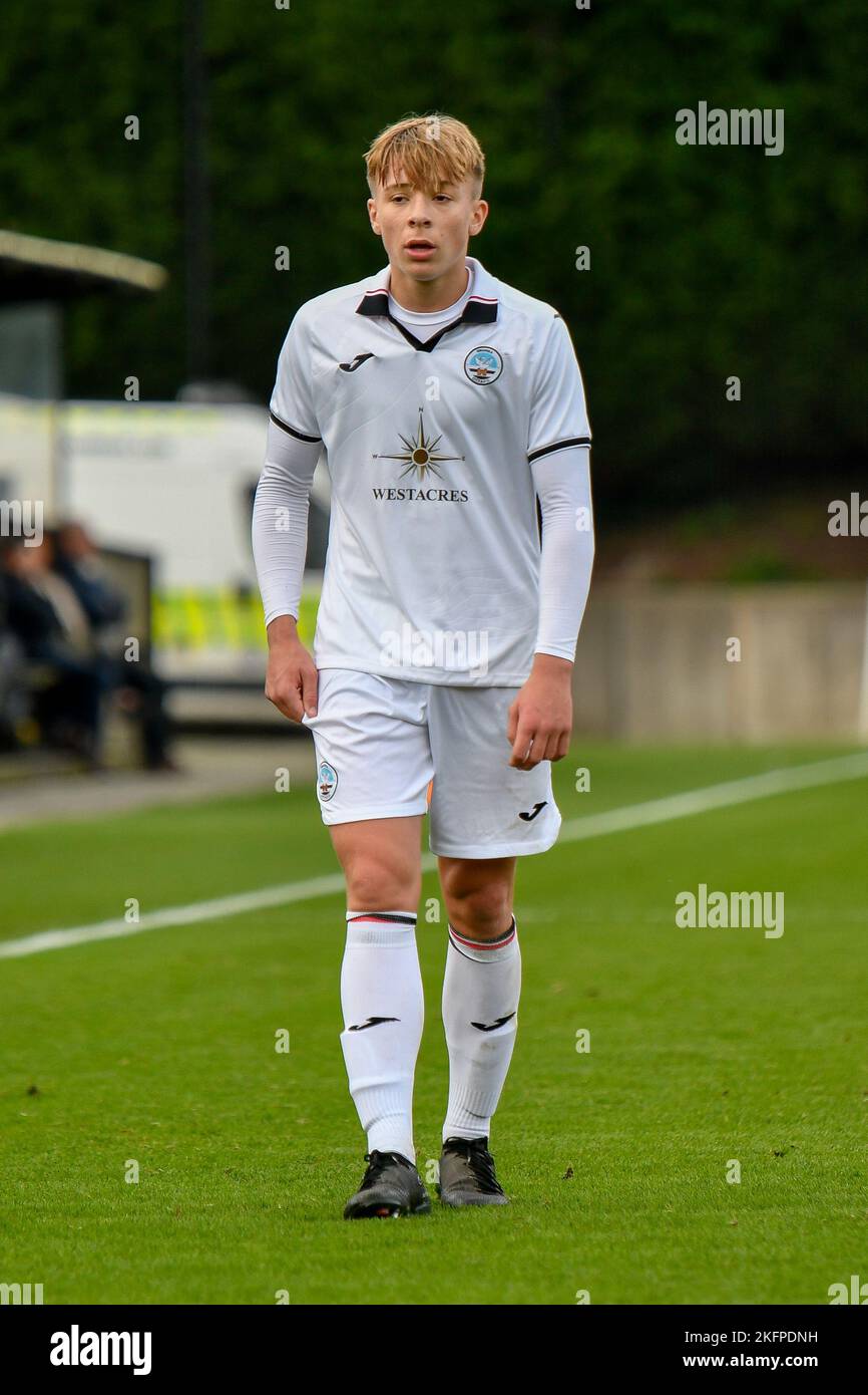 Swansea, Galles. 19 novembre 2022. Arthur Parker di Swansea City durante il gioco della Professional Development League tra Swansea City Under 18 e Watford Under 18 alla Swansea City Academy di Swansea, Galles, Regno Unito, il 19 novembre 2022. Credit: Duncan Thomas/Majestic Media/Alamy Live News. Foto Stock