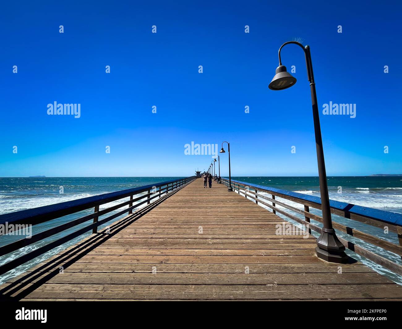 Il molo che si estende nell'Oceano Pacifico a Imperial Beach, California. Foto Stock