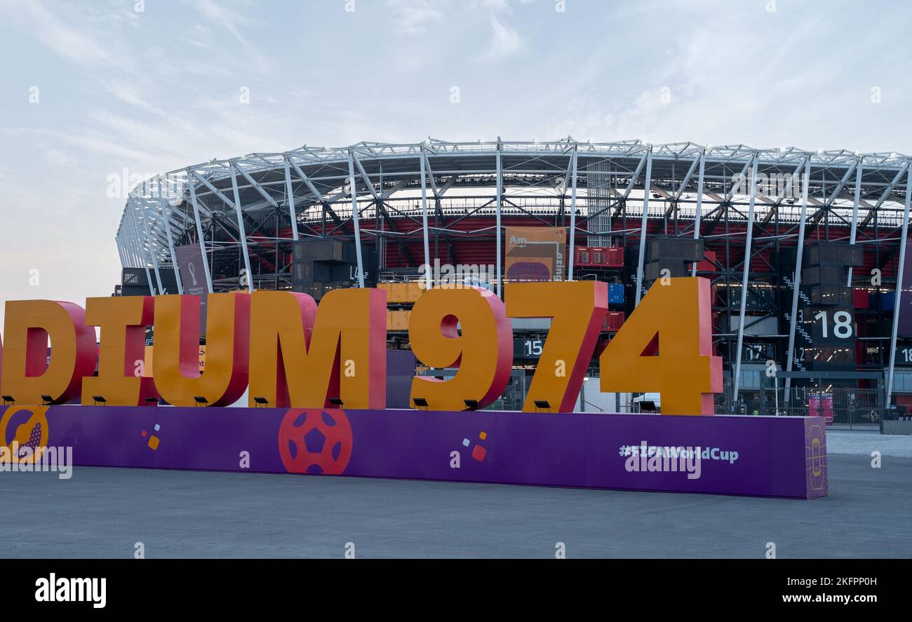 Doha, Qatar - Ocotter 10,2022 :lo stadio 974 è uno stadio di calcio a Ras Abu Aboud, Doha, Qatar. Aperto il 30 novembre 2021, è un luogo temporaneo fatto f Foto Stock