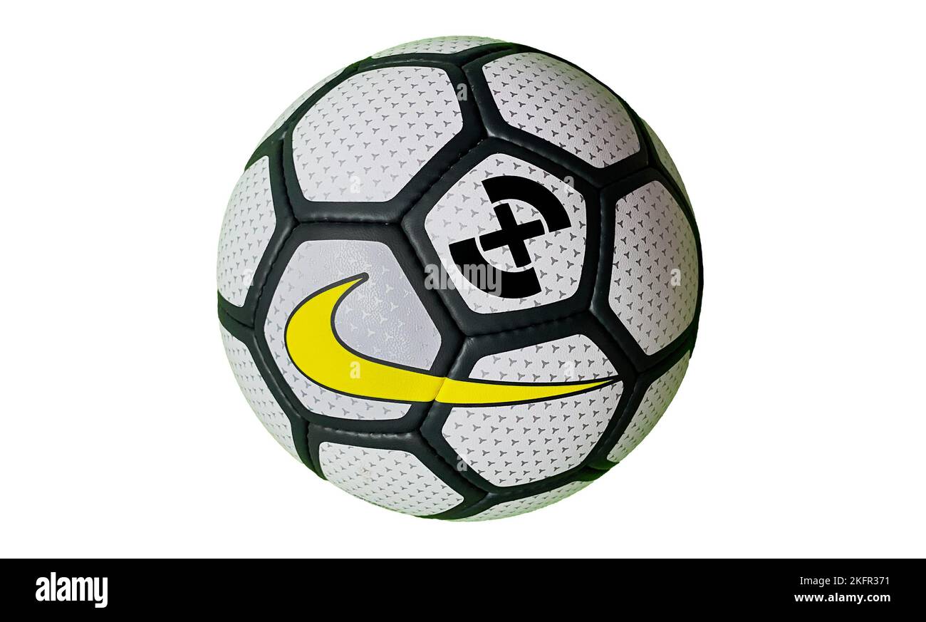 Pallone da calcio Nike Premier X mini, progettato per i giochi su superfici dure di aree interne isolate su sfondo bianco Foto Stock