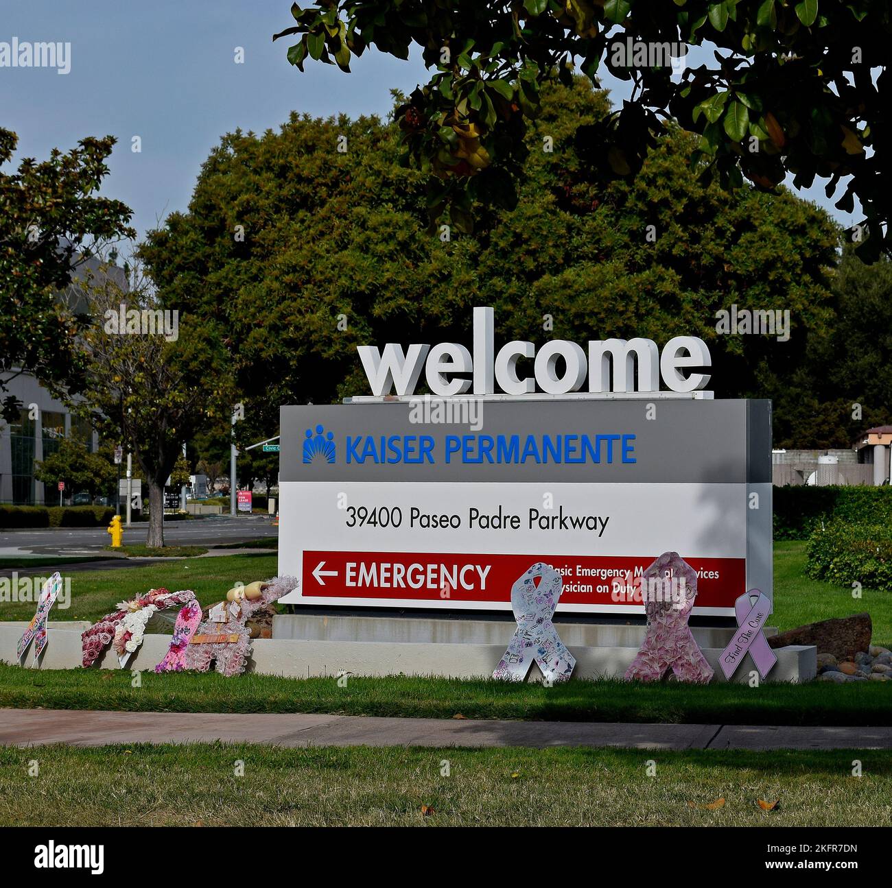 Kaiser permanente benvenuto, cartello di emergenza a Fremont, California Foto Stock