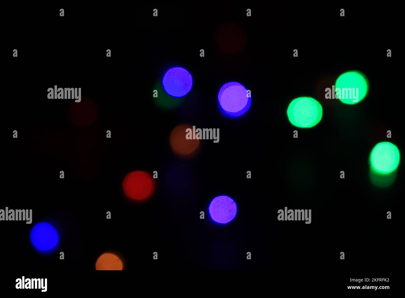 Luci sfocate su sfondo nero Foto Stock