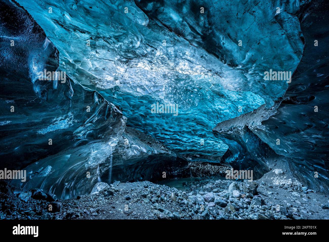 Caverna di ghiaccio nel ghiacciaio Vatnajökull, caverna di ghiacciaio, Parco Nazionale Vatnajökull, Islanda meridionale, Islanda, Europa Foto Stock