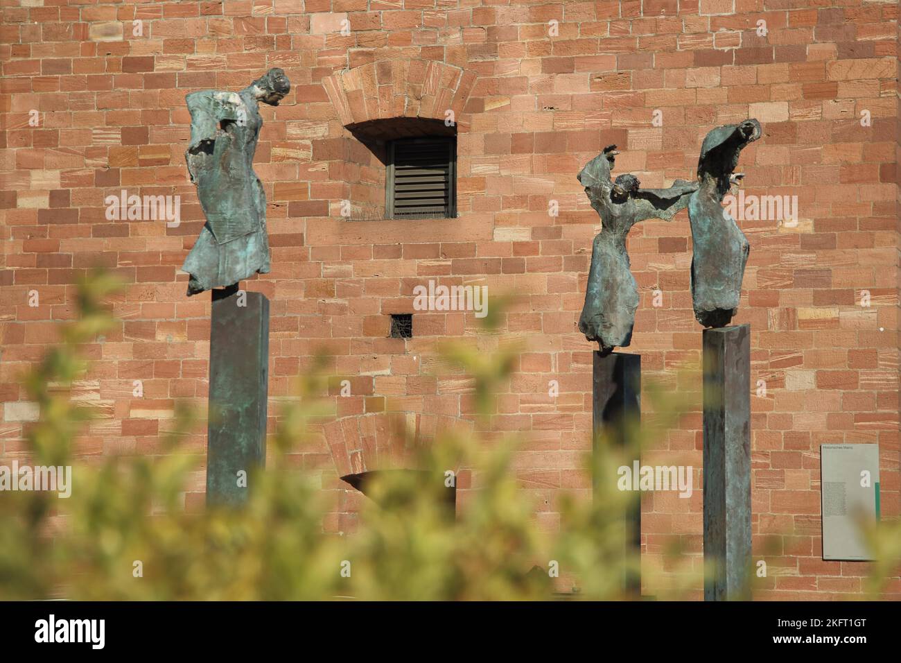 Scultura le Figlie del Reno di Karlheinz Oswald 2004, stele, bronzo, tre, figure, Donna, figlie, figlia, Fort Malakoff, riva del Reno, Traino vecchio Foto Stock