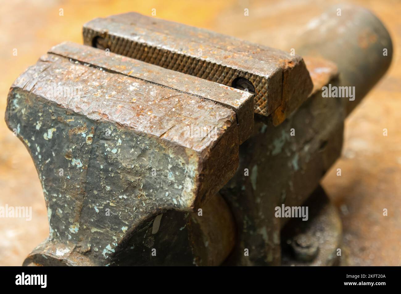 vecchia morsa arrugginita. primo piano Foto Stock