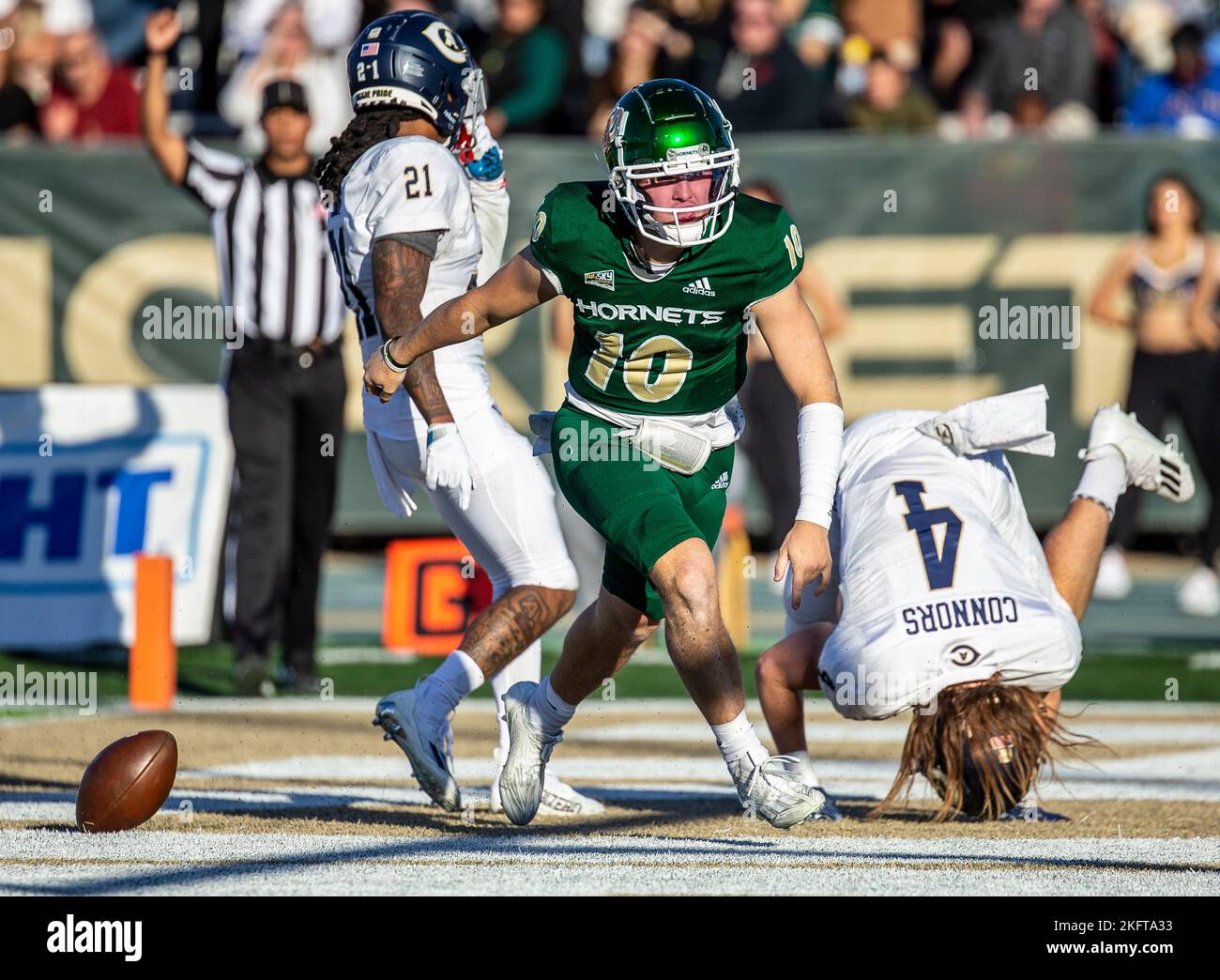 Stadio Hornet. 19th Nov 2022. USA durante la partita di football NCAA Causeway Classic tra UC Davis Aggies e il Sacramento state Hornets. Sacramento state Beat UC Davis 27-21 all'Hornet Stadium. Thurman James/CSM/Alamy Live News Foto Stock