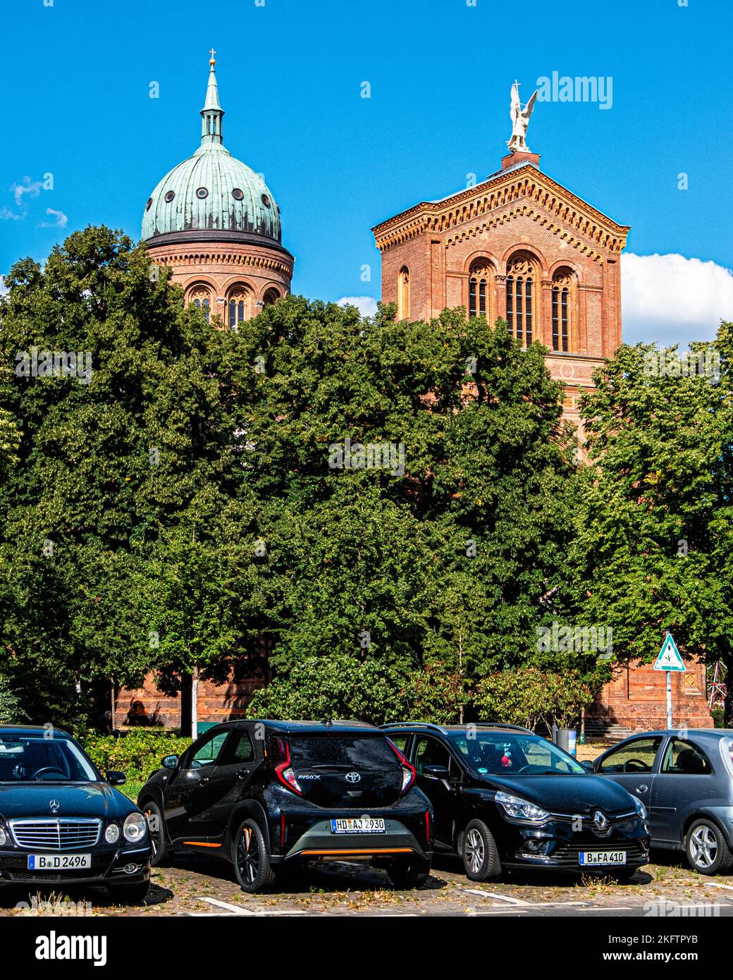 Berlin Mitte. San Michele è la chiesa. Sankt-Michael-Kirche di chiesa cattolica romana su Michaelkirchplatz. Esterno dell'edificio. Monumento storico Foto Stock
