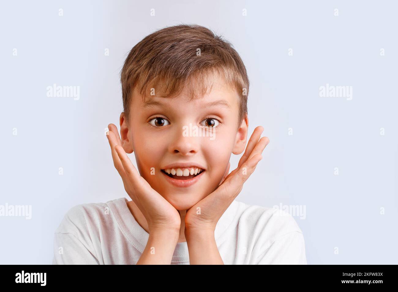 Ragazzo stupito e scioccato Foto Stock