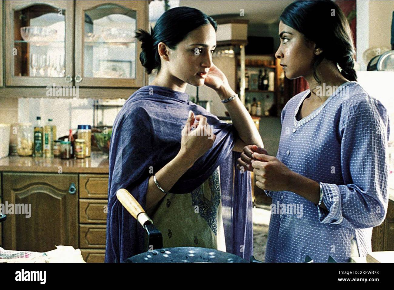 ARCHIE PANJABI, PARMINDER K. NAGRA, LA PIEGA COME BECKHAM, 2002 Foto Stock