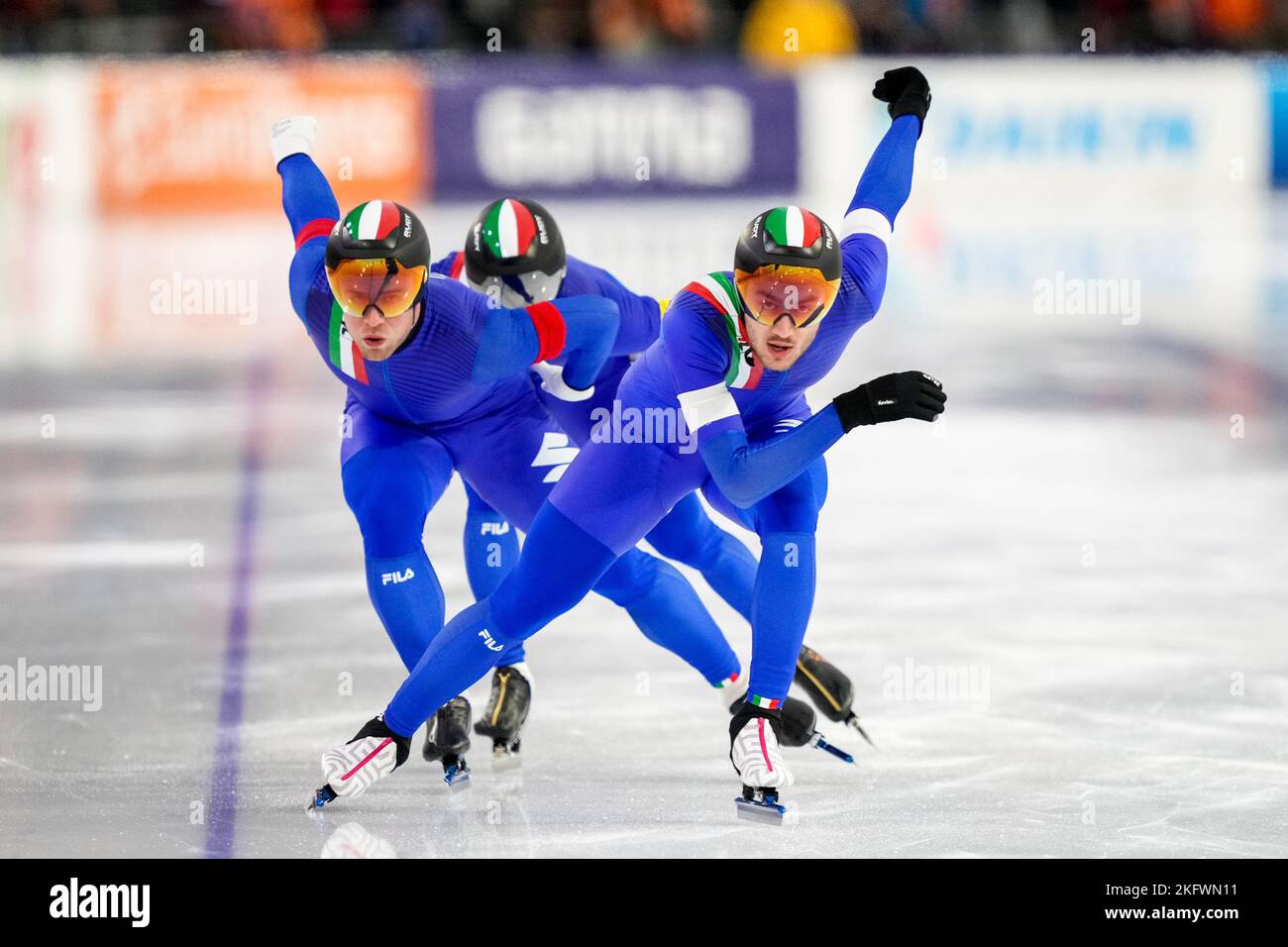 HEERENVEEN, PAESI BASSI - 20 NOVEMBRE: Francesco Betti d'Italia, David Bosa d'Italia e Alessio Trentini d'Italia in gara nel Team maschile Sprint durante la Speedskating World Cup 2 a Thialf il 20 novembre 2022 a Heerenveen, Paesi Bassi (Foto di Douwe Bijlsma/Orange Pictures) Foto Stock