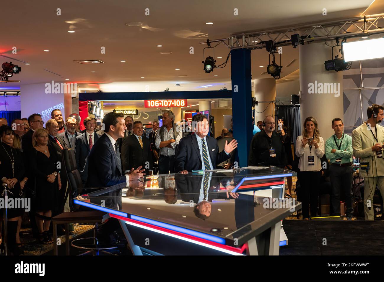 Fox Nation Patriot Awards in Hard Rock Casino, Hollywood, Miami, Florida; 17 novembre 2022; Fox News ancora Tucker Carlson e Will Cain sul set Foto Stock