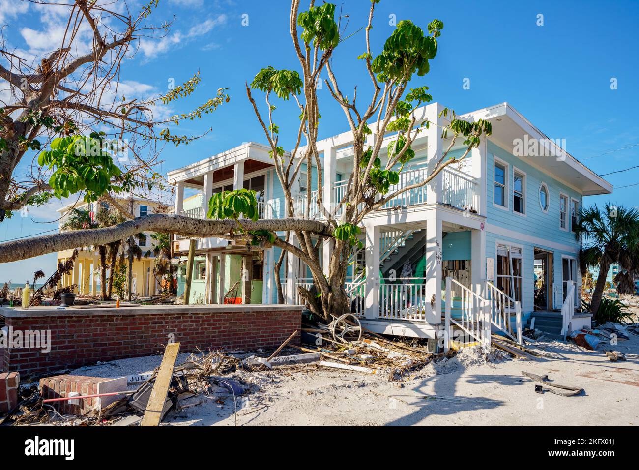 Fort Myers Beach, Florida, USA - 19 novembre 2022: Case ed edifici allagati dall'uragano Ian Foto Stock