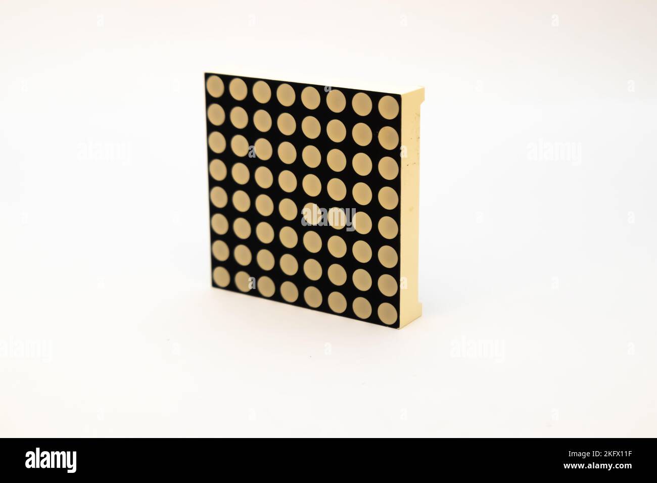 Vista frontale di un modulo LED a matrice di punti. Questa porta viene utilizzata dagli appassionati di elettronica per i materiali fai-da-te. Foto Stock