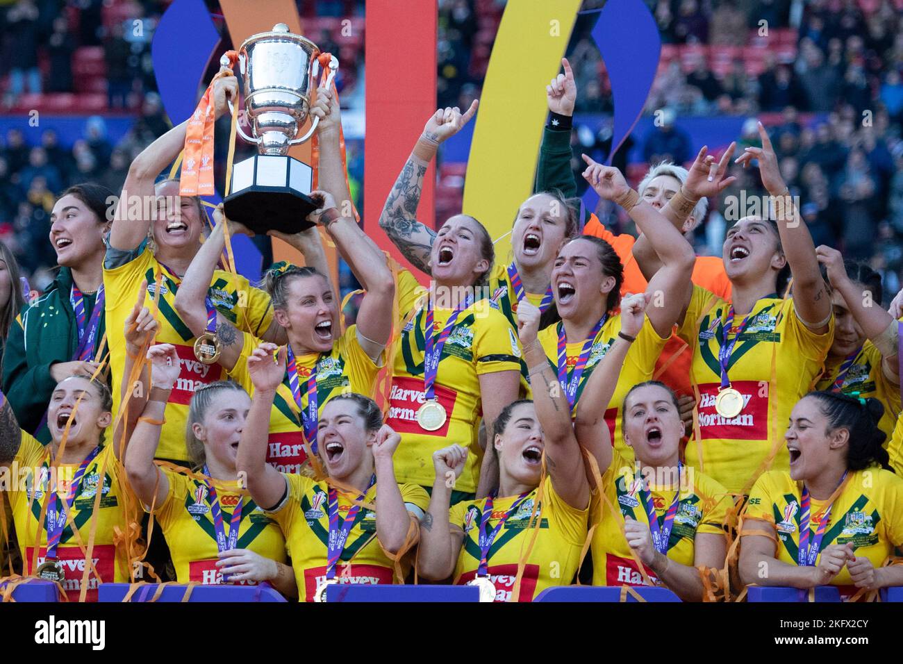 I campioni incoronati, l'Australia vince la finale di Coppa del mondo di Rugby femminile 2021 tra l'Australia e la Nuova Zelanda a Old Trafford, Manchester, sabato 19th novembre 2022. (Foto: Trevor Wilkinson | NOTIZIE MI) Credit: NOTIZIE MI & Sport /Alamy Live News Foto Stock