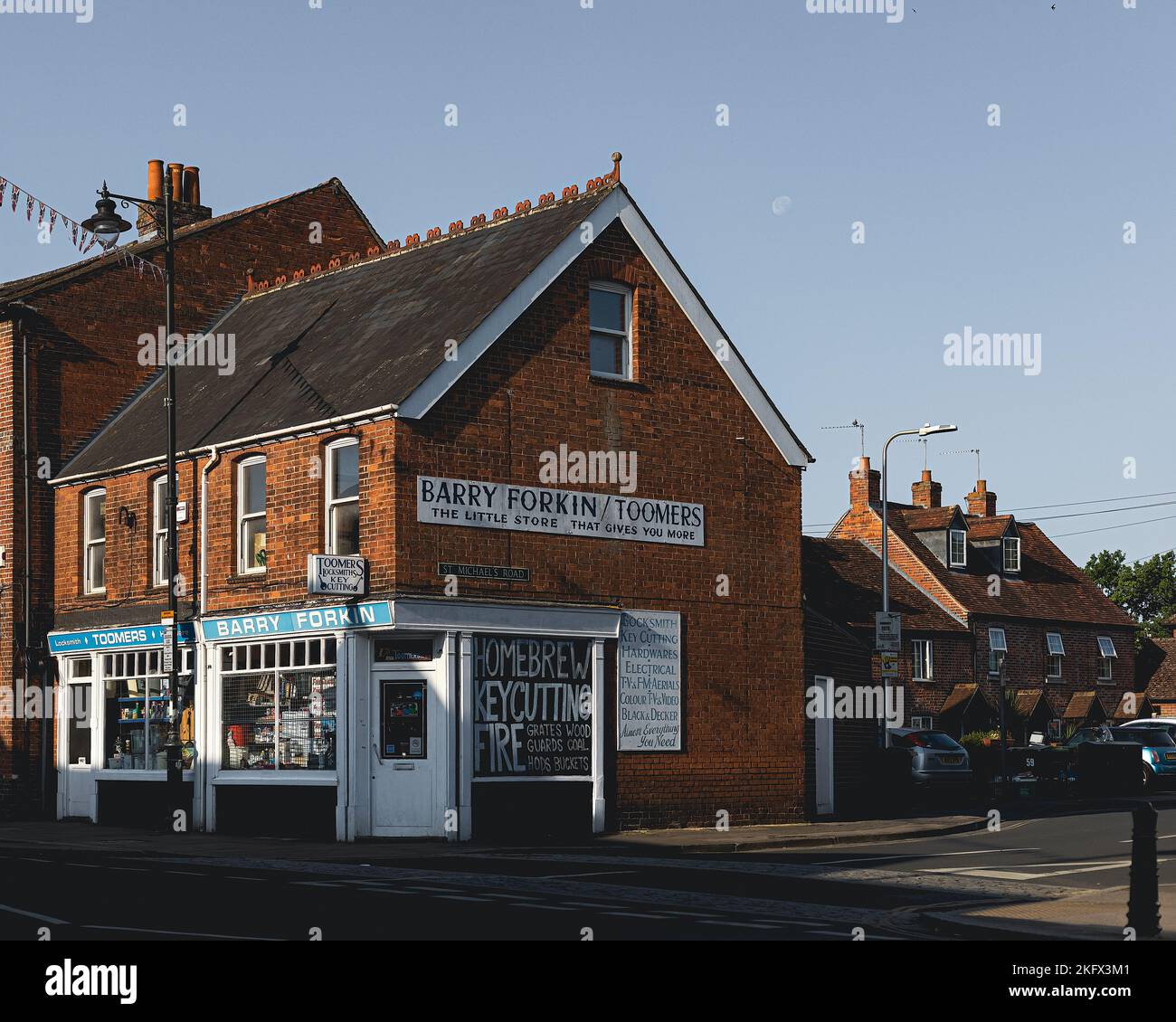 Barry Forkin-toomers, vecchio negozio di ferramenta, Bartholemew Street, Newbury Berkshire Foto Stock