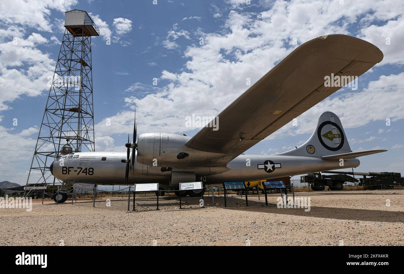 B-29 Super fortezza nel deserto caldo del New Mexico. Foto Stock