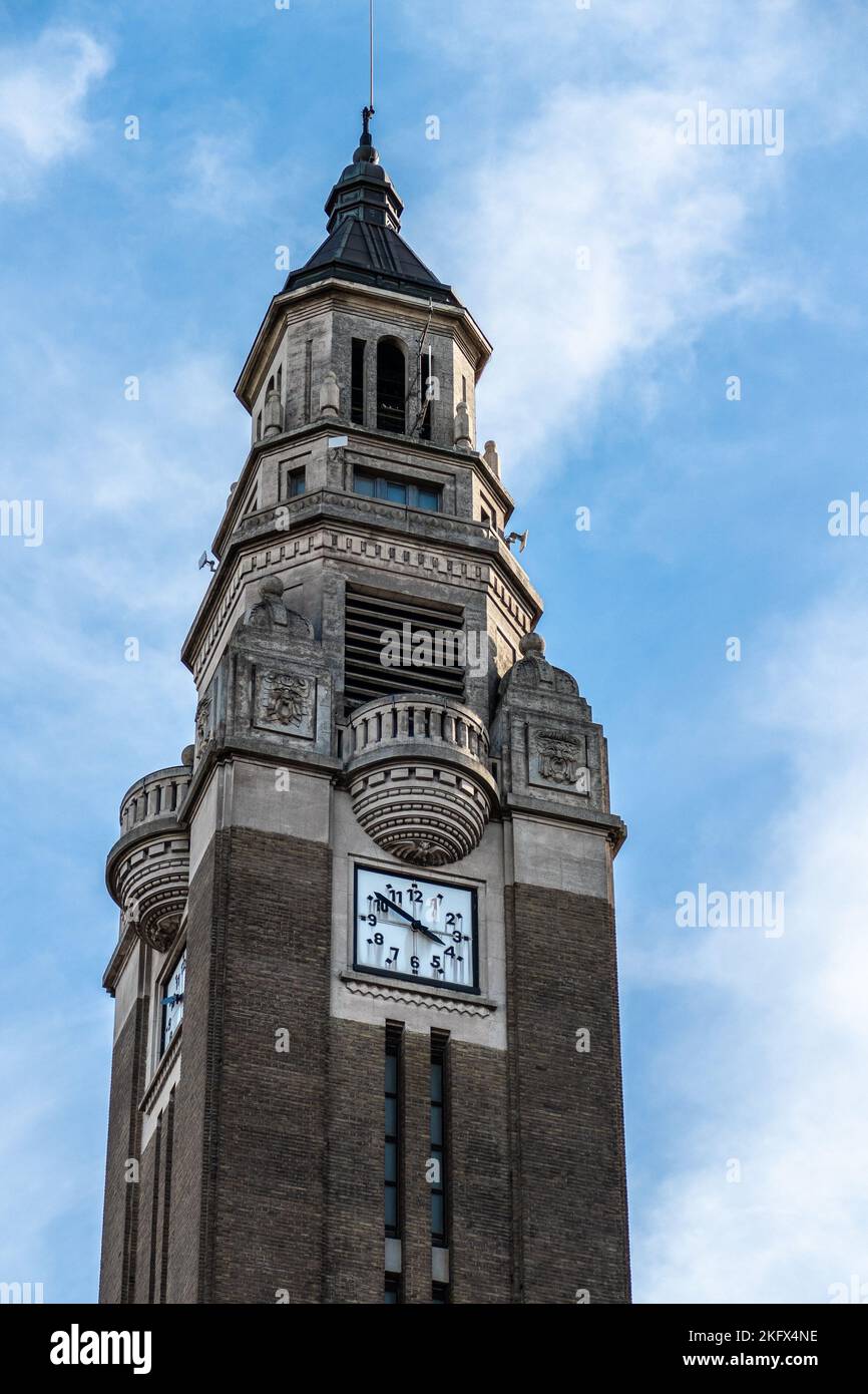 Charleroi, Belgio, 11 novembre 2022. Il municipio di Charleroi, è un vasto edificio che mescola classicismo e Art Deco inaugurato nel 1936. Foto Stock