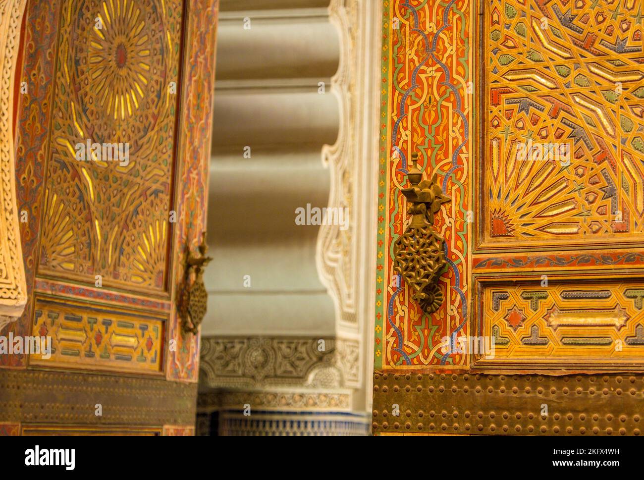 Piastrelle decorative a Fez in Marocco, famosa per la sua antica medina Foto Stock