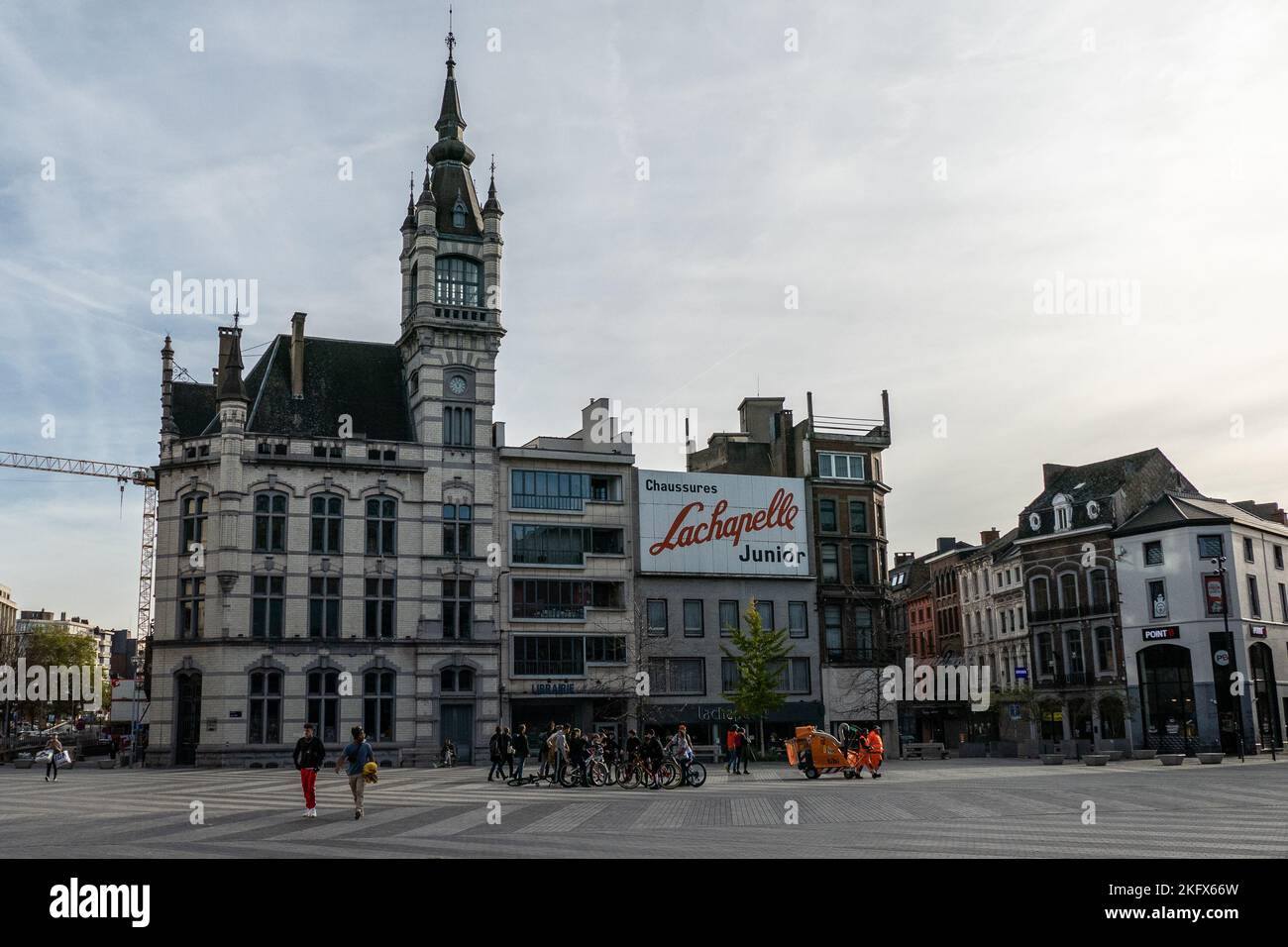 Charleroi, Belgio, 11 novembre 2022.Place Verte è una delle piazze più grandi e più importanti del quartiere della città bassa Foto Stock