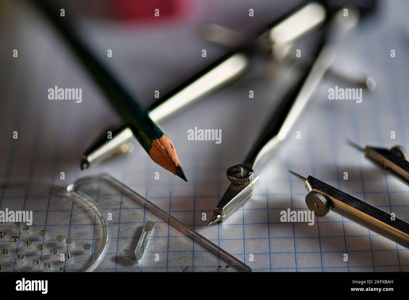 Strumenti di disegno su griglia primo piano Foto Stock