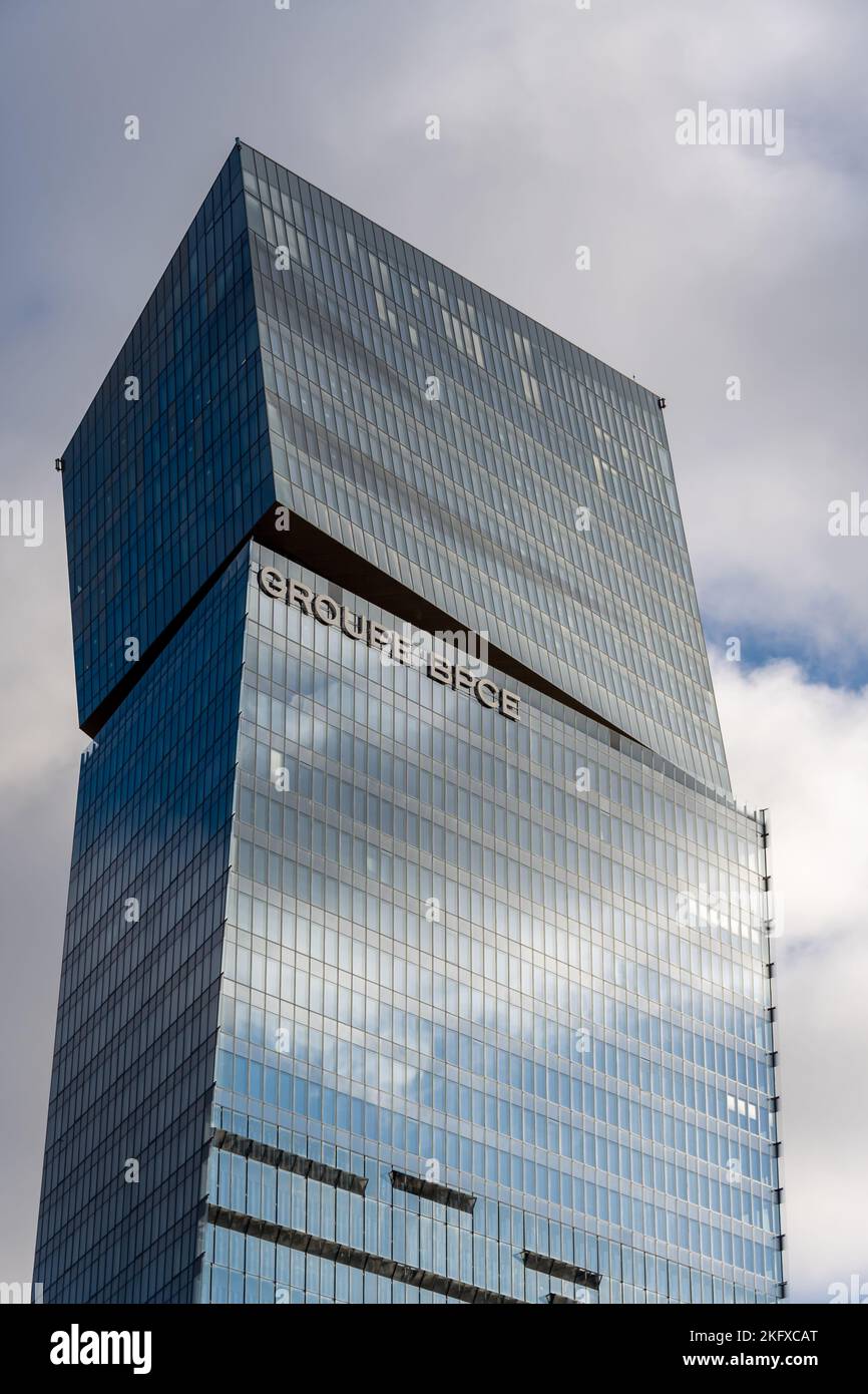 Vista esterna della sede del gruppo bancario francese BPCE, risultante dalla fusione dei gruppi Banque Populaire e Caisse d'Epargne Foto Stock