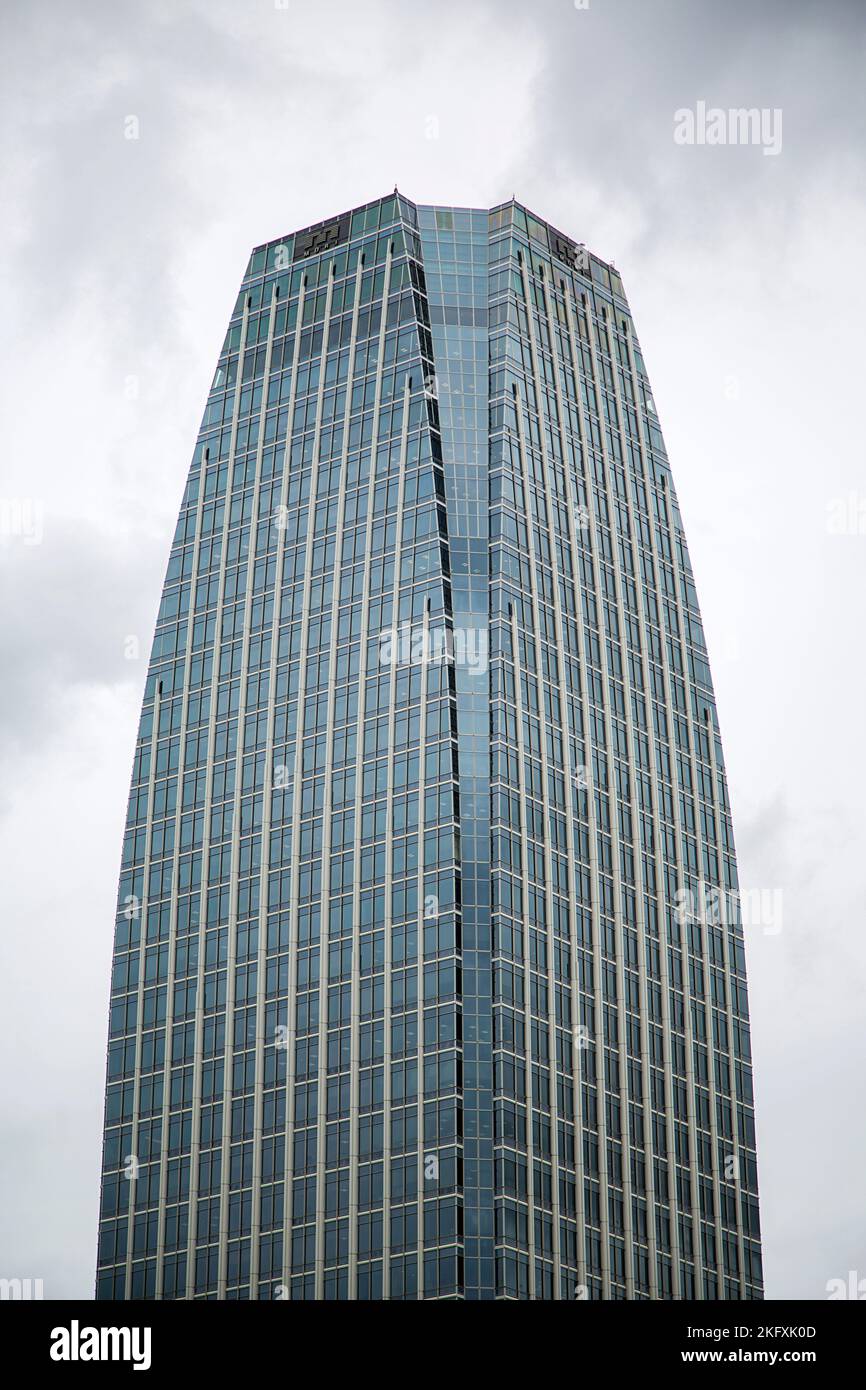 Tokyo, Giappone - 3 ottobre 2016: ATAGO Green Hills Mori Tower a Tokyo, Giappone. Questo edificio alto 187m uffici è stato completato nel 2001. Foto Stock