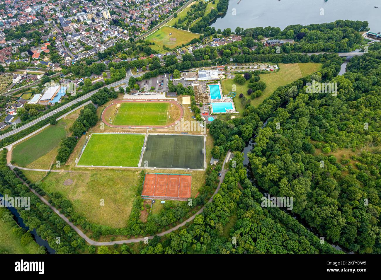 Vista aerea, impianti sportivi Stausee-Kampfbahn e piscina per il tempo libero Aquarell, Haltern City, Haltern am See, Ruhr area, Renania settentrionale-Vestfalia, Germania, Ba Foto Stock