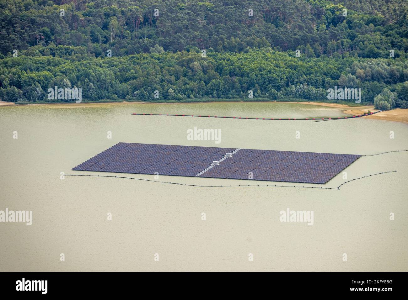 Vista aerea, impianto solare in Silver Lake III, impianto fotovoltaico galleggiante, Lehmbraken, Haltern am See, area della Ruhr, Renania settentrionale-Vestfalia, Germania, DE, Foto Stock