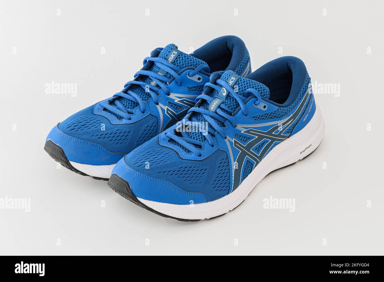 ISTANBUL, TURCHIA - 20 NOVEMBRE 2022: SCARPE da running ASIC gel-contend 7. ASICS è una multinazionale giapponese società di attrezzature sportive whic Foto Stock