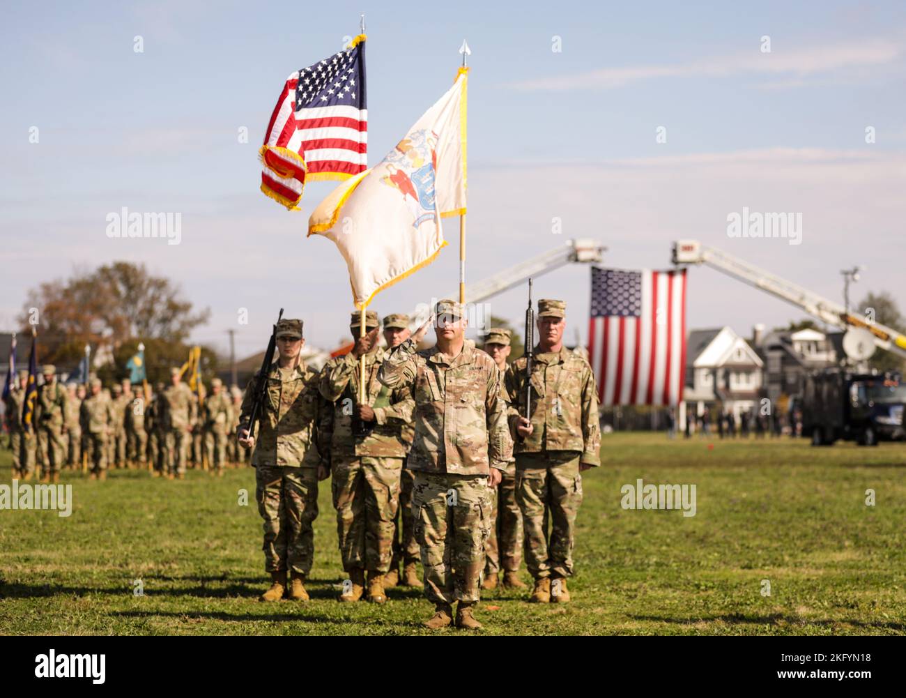 I soldati e gli Airmen della Guardia Nazionale del New Jersey rendono