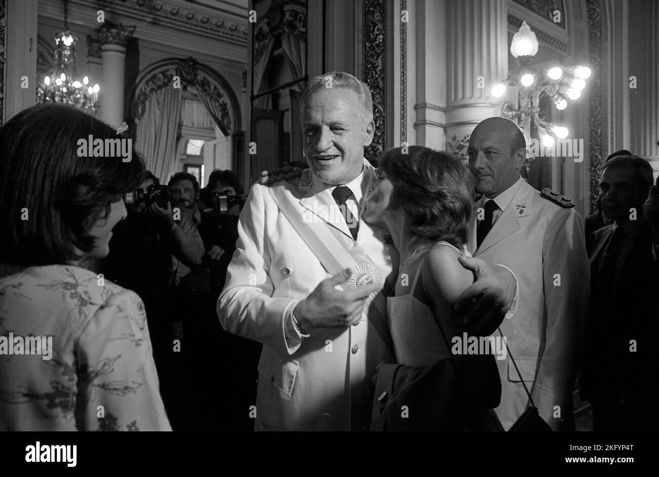 Il generale argentino Leopoldo fortunato Galtieri presso la Casa Rosada con la sua famiglia, durante l'inaugurazione della sua presidenza di fatto, Buenos Aires, dicembre 1981 Foto Stock