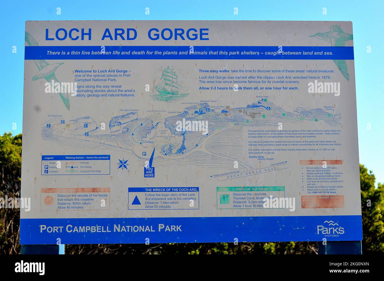 Un cartello a Loch Ard Gorge sulla Great Ocean Road a Victoria Australia Foto Stock