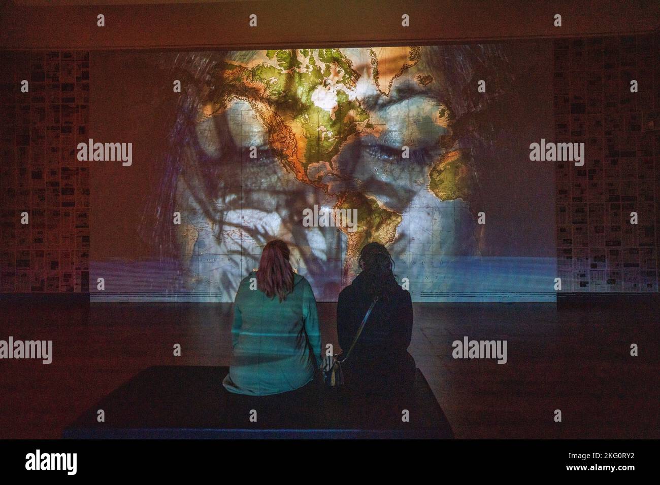 Adelaide, Australia. 21 novembre 2022. Una mostra alla galleria d’arte dell’Australia Meridionale di Nalini Malani (b Karachi 1946) che trae spunto dalla storia, dalla cultura e dalla sua esperienza diretta come rifugiato della partizione dell’India e dal retaggio del colonialismo e della de-colonizzazione, l’opera di Malani esplora la violenza, la E la politica dell'identityCredit: amer Ghazzal/Alamy Live News Foto Stock